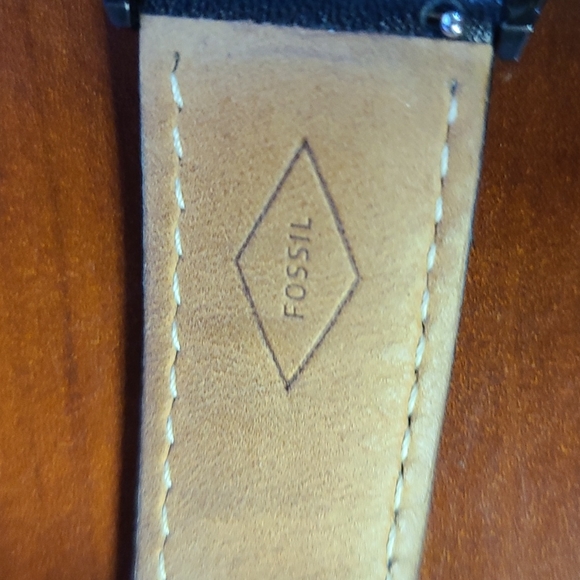 FOSSIL WATCH - Picture 3 of 8